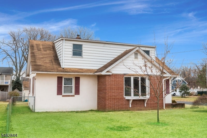 24 Morris Ave