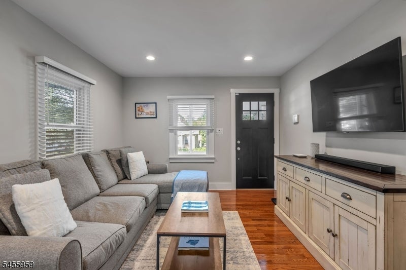 9 Delmar Ave