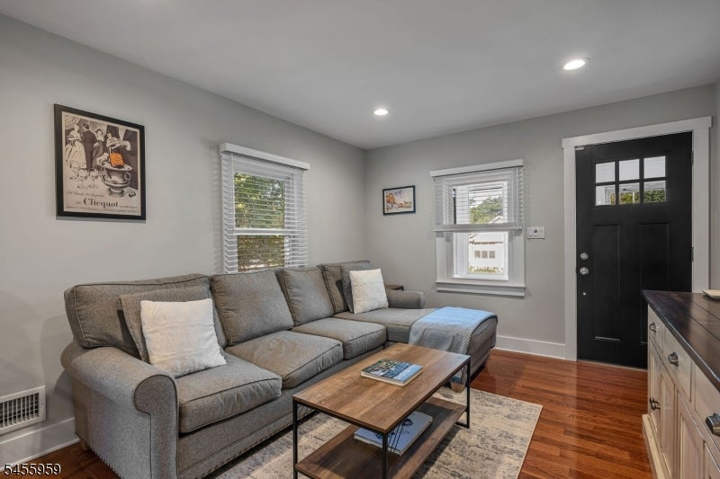 9 Delmar Ave