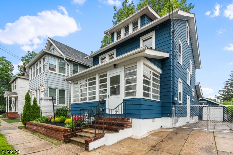 49 Oakwood Ave