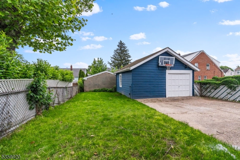 49 Oakwood Ave