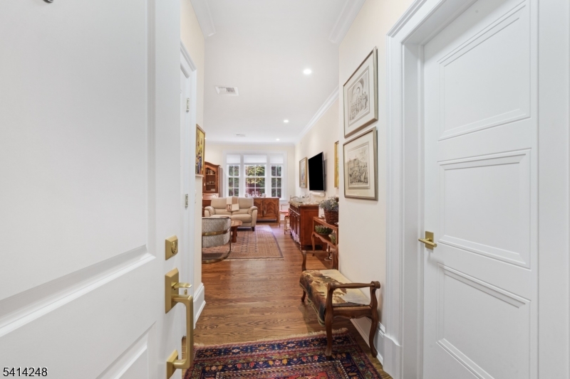 80 Claremont Rdunit206 206