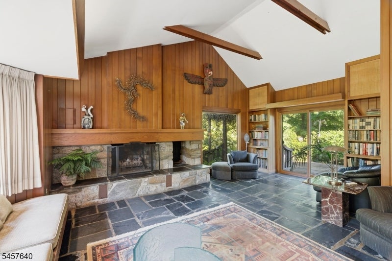 343 Sunset Rd