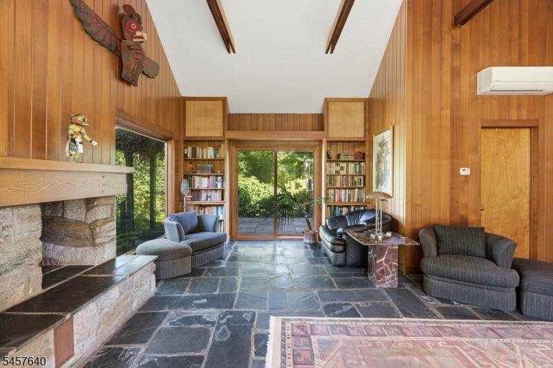 343 Sunset Rd
