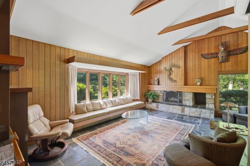 343 Sunset Rd