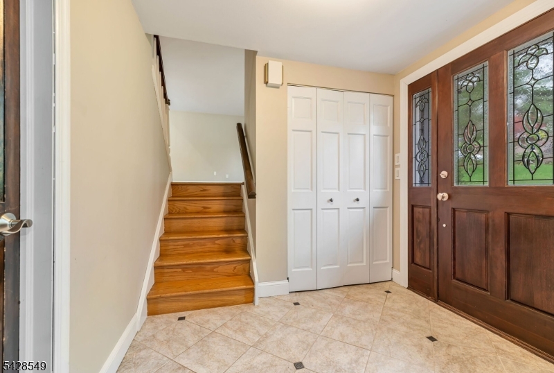 23 Monmouth Ave