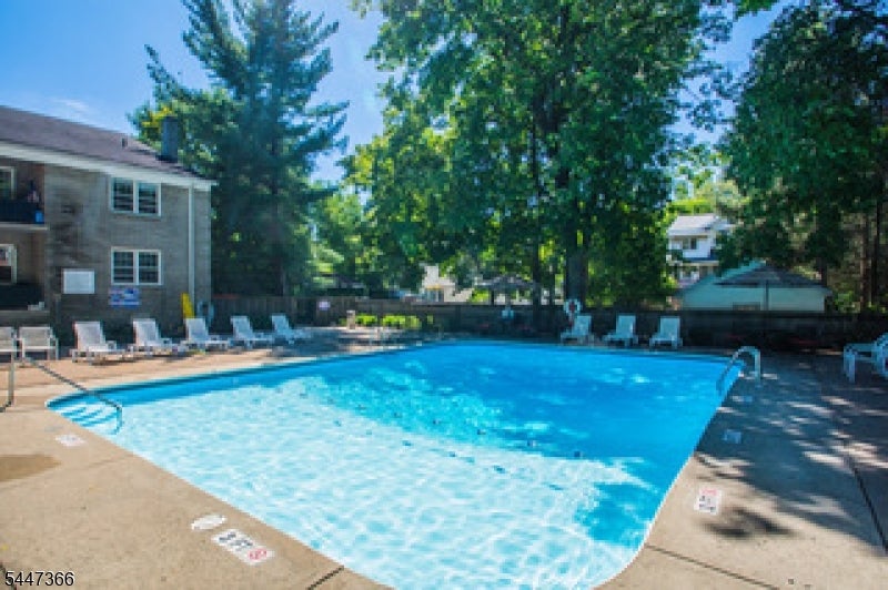 135 S Maple Ave