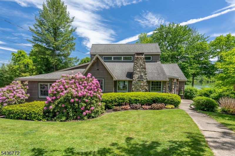 2186 Lakeside Dr