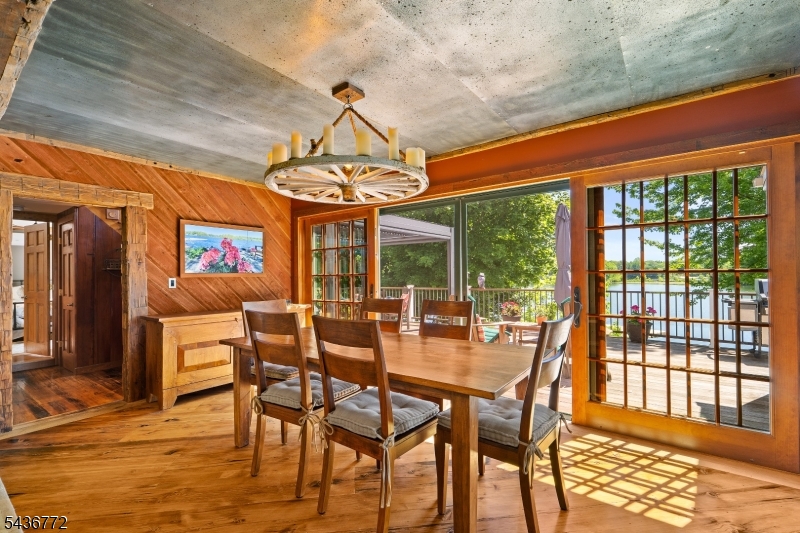 2186 Lakeside Dr