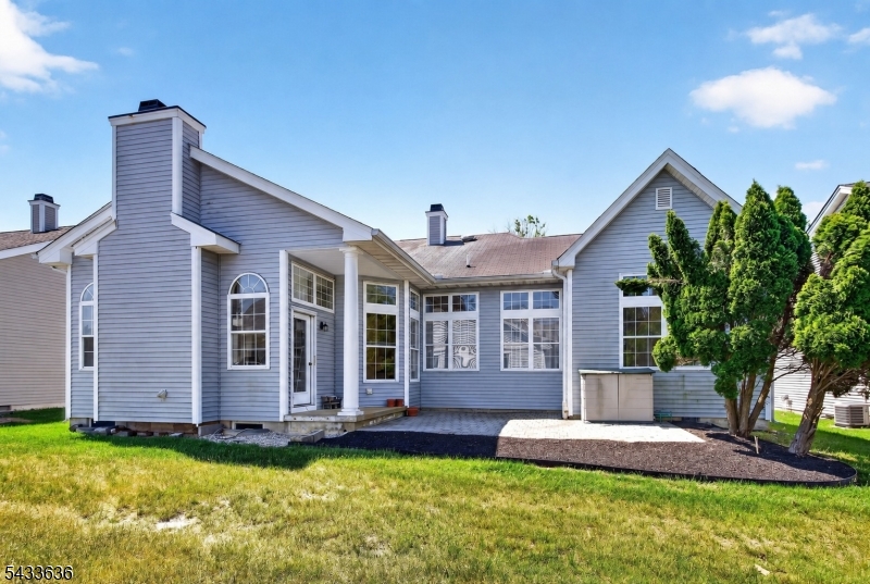 11 Valley Stream Pl