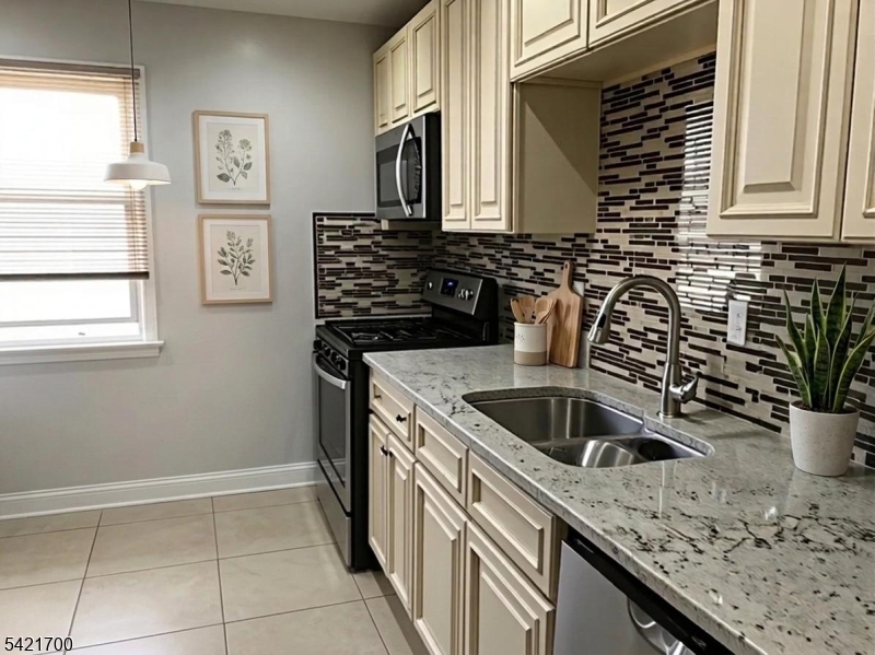 7 Evelyn Ct 2