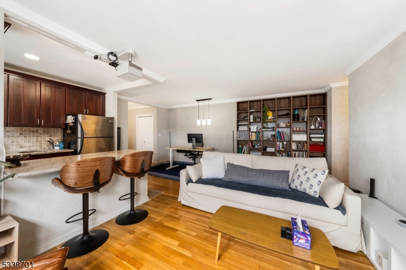 410 Park Pl 5B