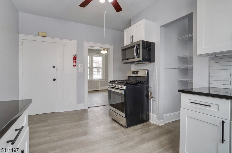 718 Lidgerwood Ave 3