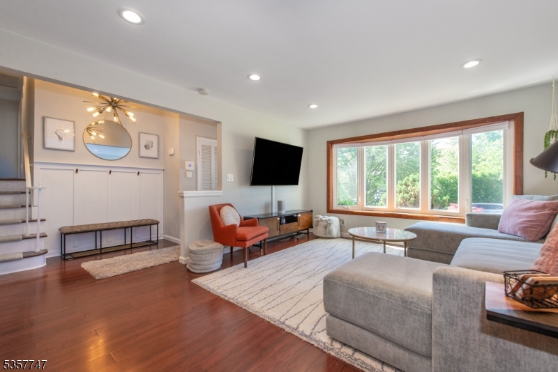 27 Elmbrook Pl
