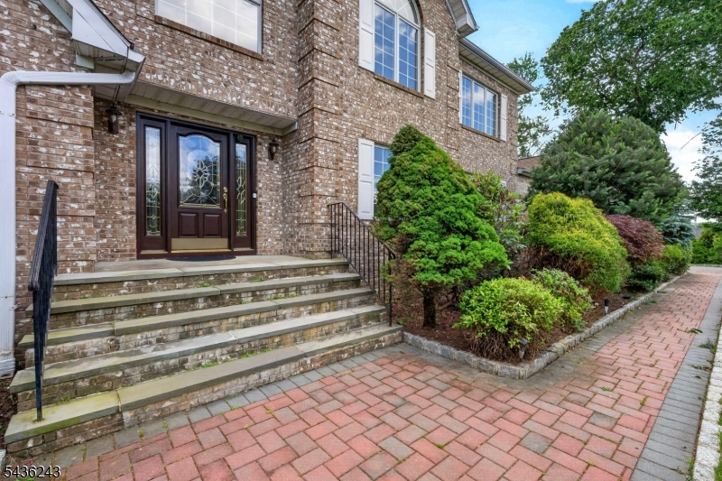 8 Van Duyne Ct