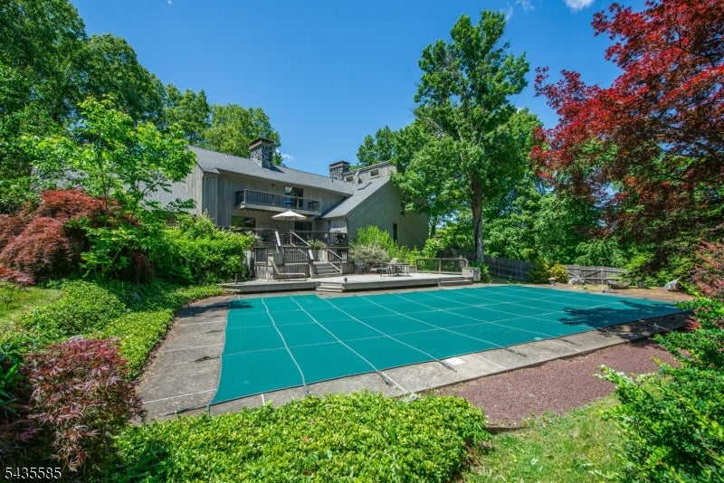 15 Wilshire Dr