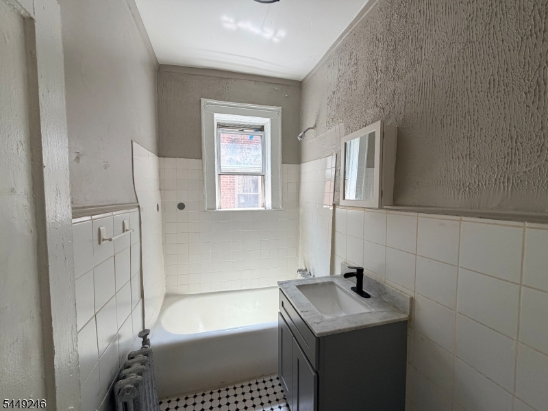 16 Irving St Apt B1 B1