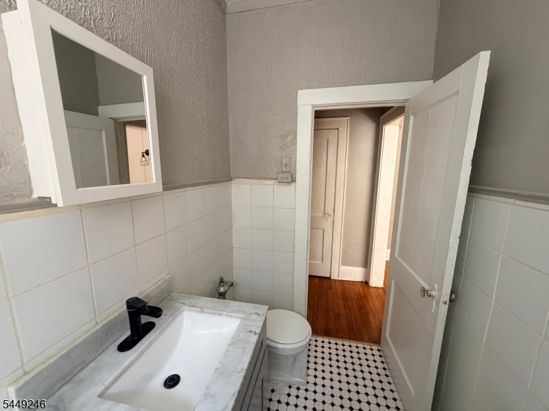 16 Irving St Apt B1 B1