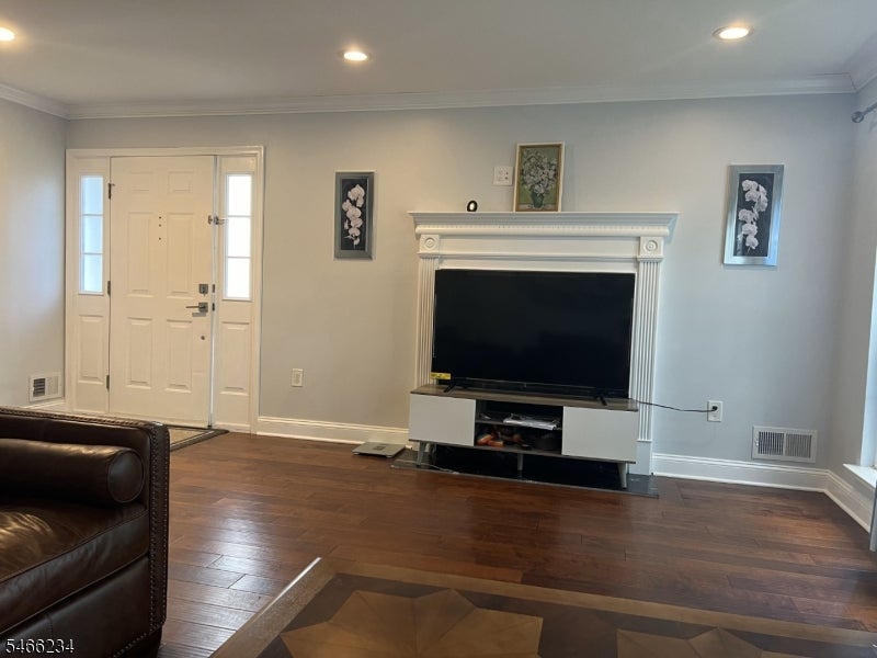 77 Balboa Ln