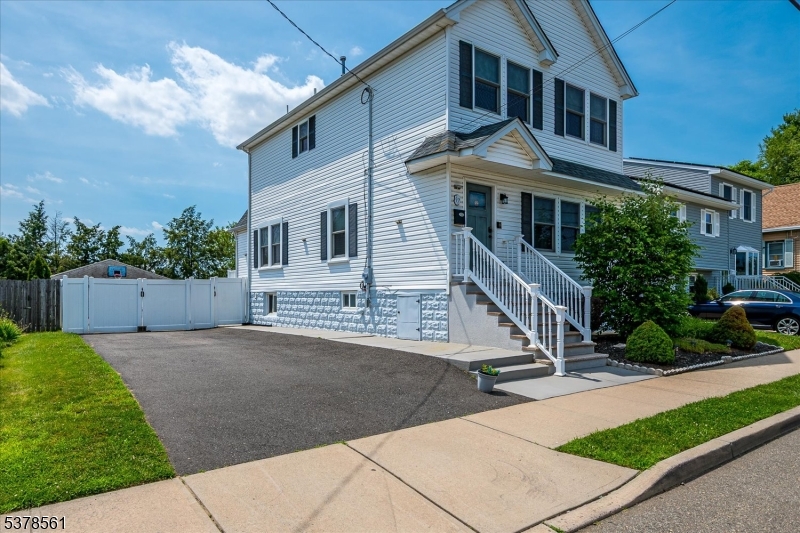 97 Boehmhurst Ave