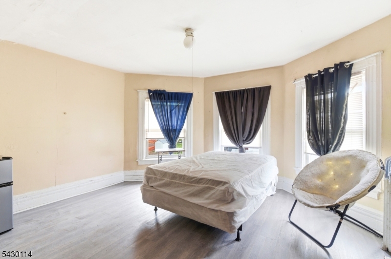 464-466 Summer Ave