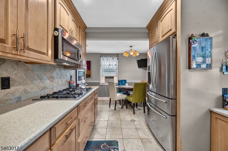 7 Henry Ave