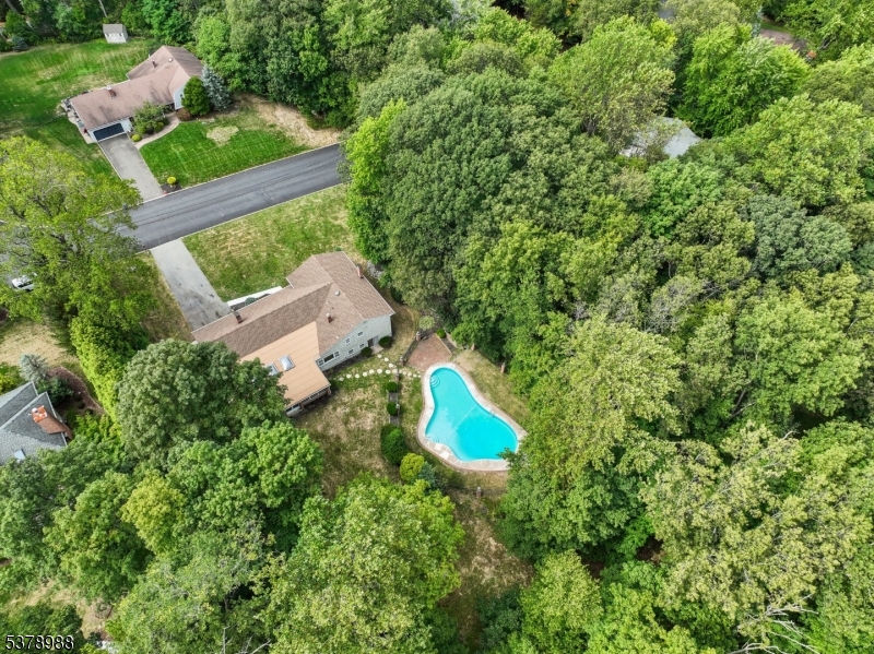 5 Powderhorn Dr