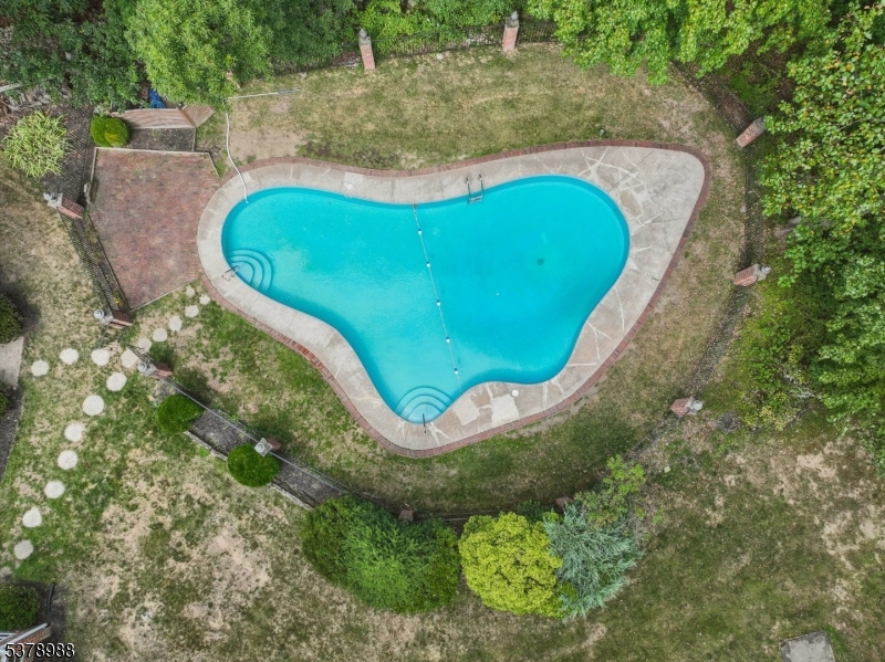 5 Powderhorn Dr