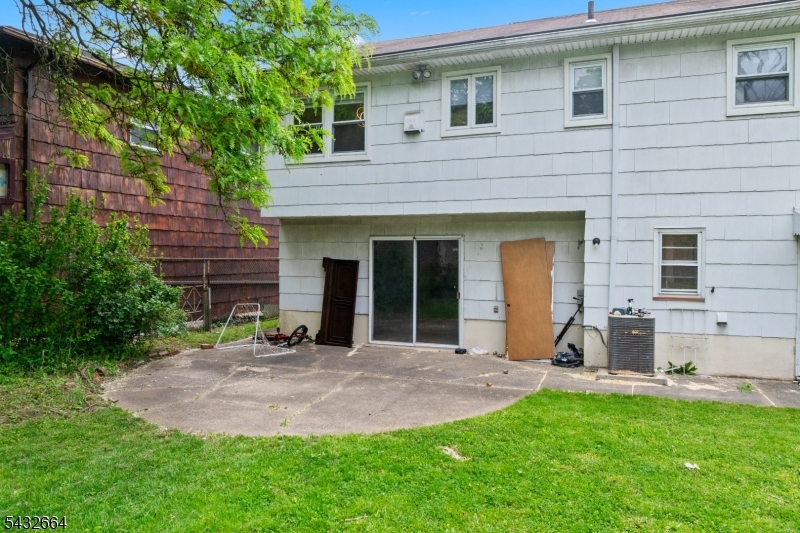2313 Halsey St