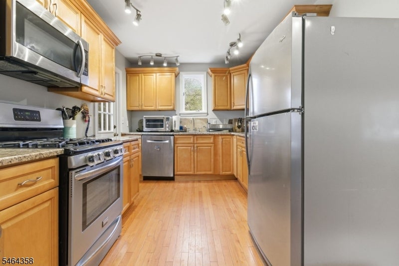 86 Hiawatha Blvd