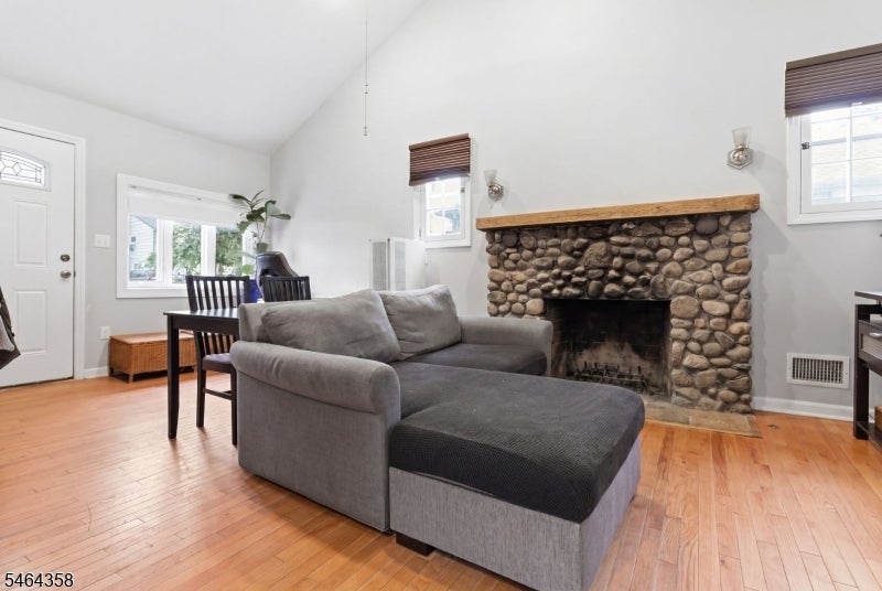 86 Hiawatha Blvd