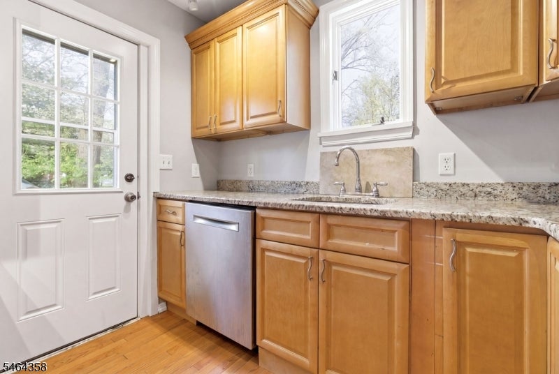 86 Hiawatha Blvd