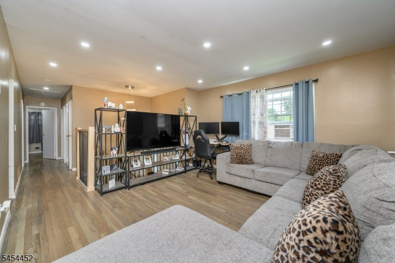 72 Lawrence Dr