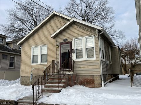 25 Bayview Ave Newark City NJ 07112