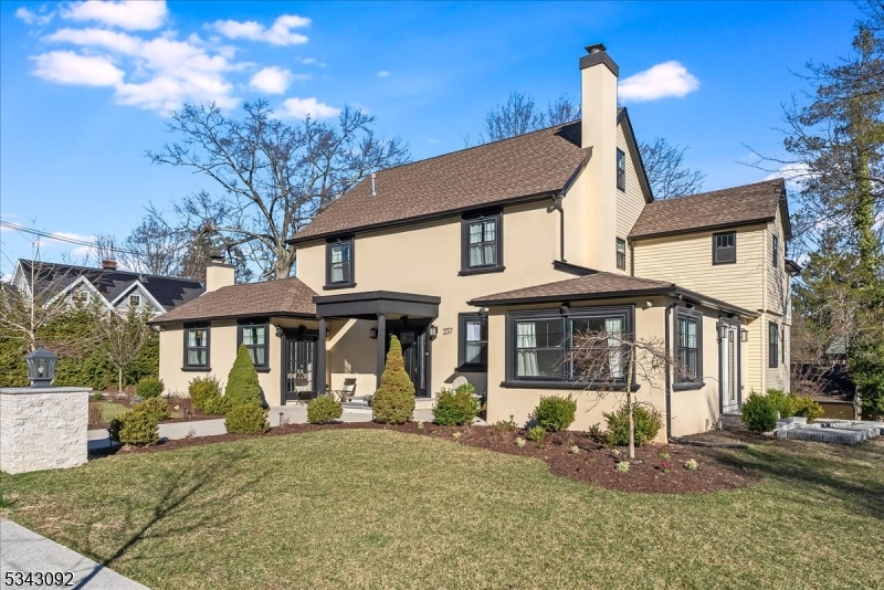 237 N Mountain Ave