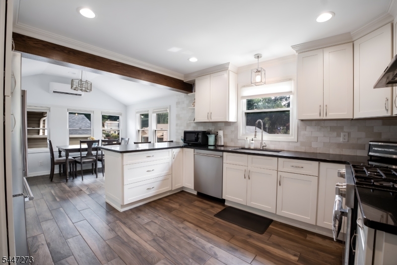 1 Oak Ln