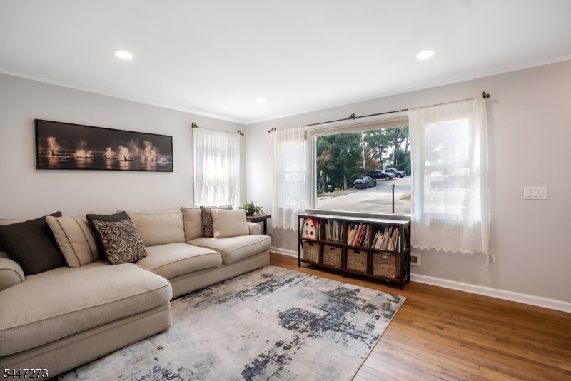 1 Oak Ln