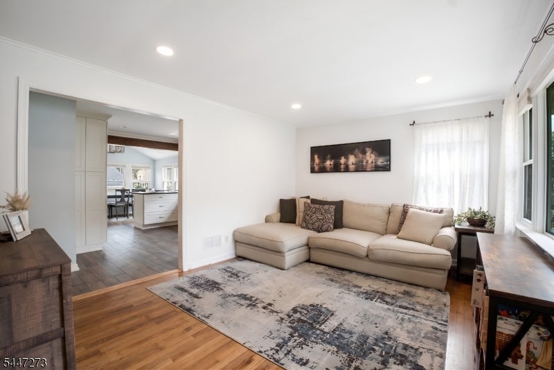 1 Oak Ln