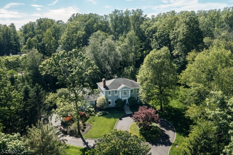 77 Pleasantville Rd