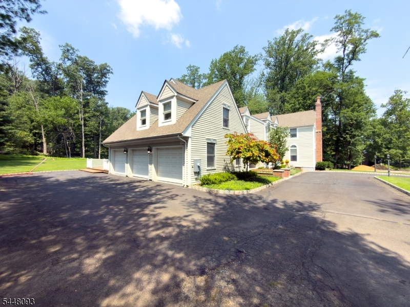 21 Round Top Rd