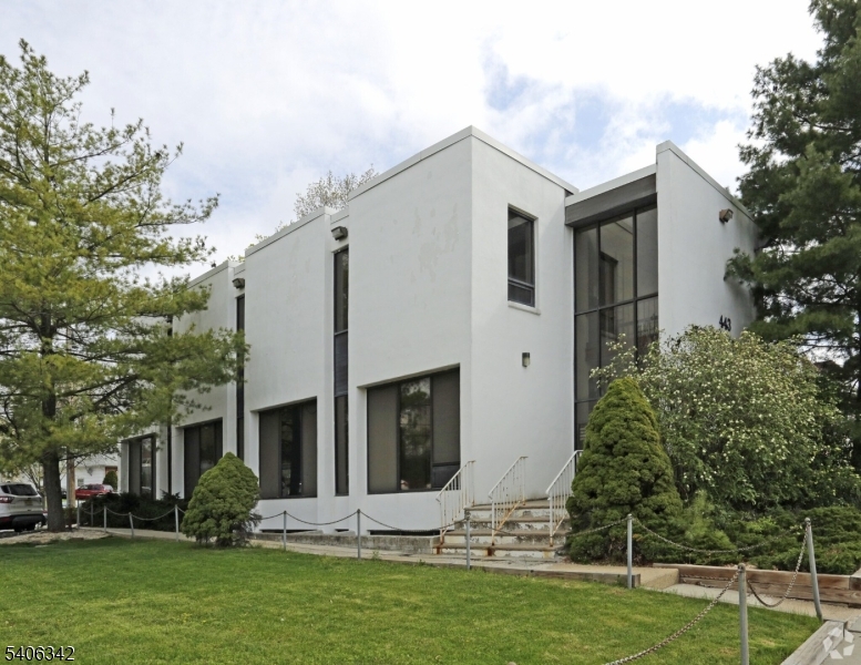 441-443 E Westfield Ave