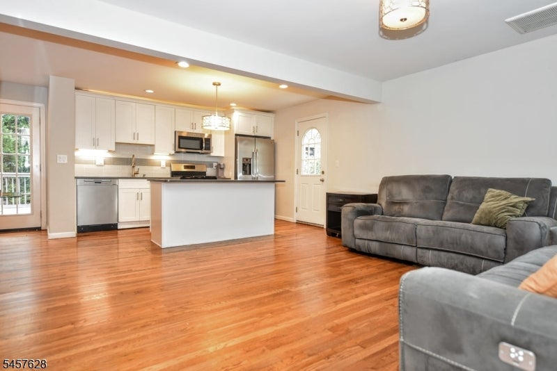475 Goffle Rd