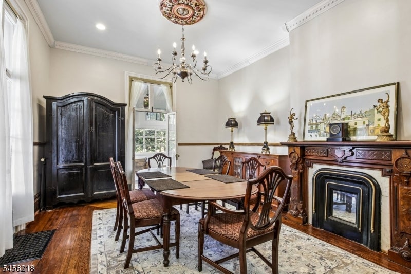 48 Kent Place Blvd