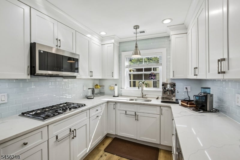 48 Kent Place Blvd