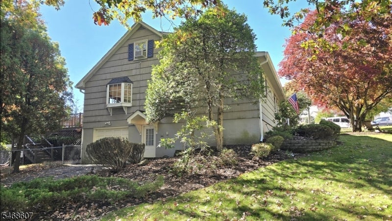 11 Cresthill Rd