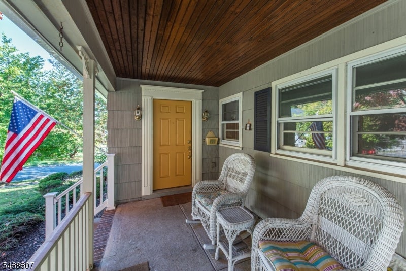 11 Cresthill Rd