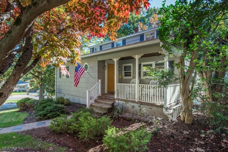 11 Cresthill Rd