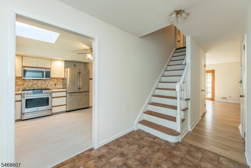 11 Cresthill Rd