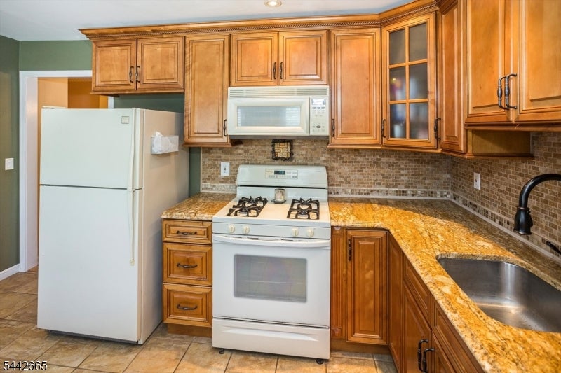 10 Brookstone Cir