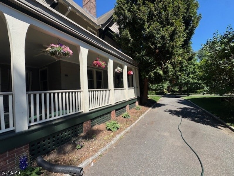 409 Hillside Pl